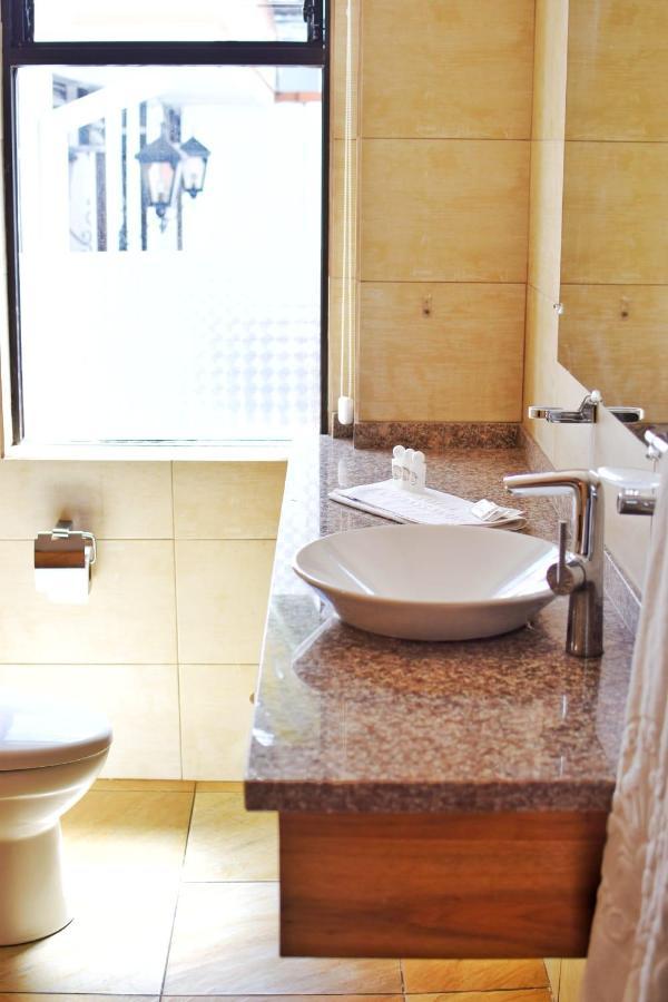 Hotel Ambassador Quito Zewnętrze zdjęcie